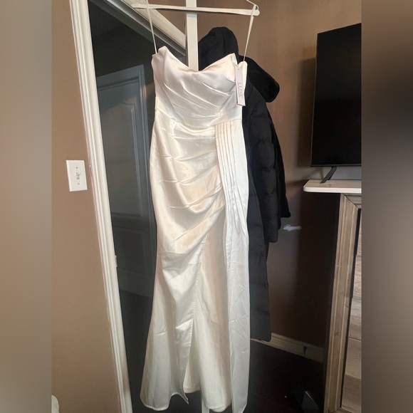 Luxe Ivory Satin Dress - Picture 2 of 3